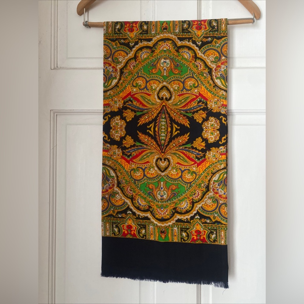 VINTAGE 1960’s PAISLEY VIRGIN WOOL BACKED BRITISH VINTAGE SCARF PERFECT